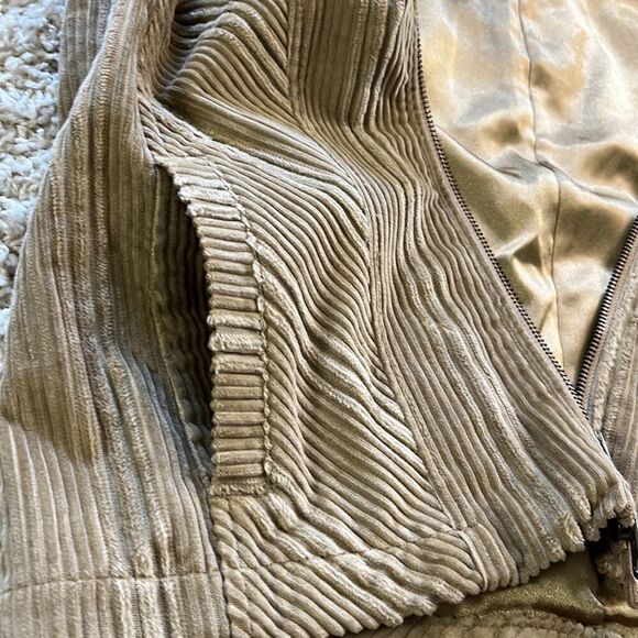 Columbia Tan Corduroy Faux Fur Collar Zip Front Vest Women's Medium EUC - Picture 13 of 14